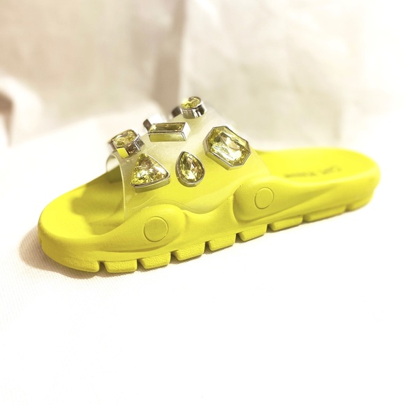 Jewel - Picture 2 of 3